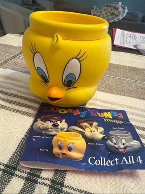 Looney Tunes 1992 Tweety Mug - Bright Yellow Collector Piece